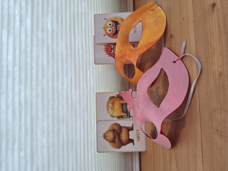 Maskers voor rollenspellen, dramatherapie, ervaren door te situaties naspelen
