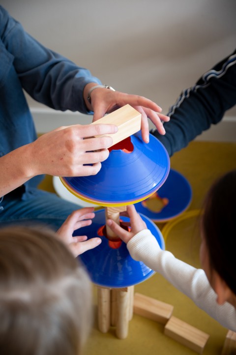 Balansspel, ouder-kind psychomotorische therapie, therapie door beweging